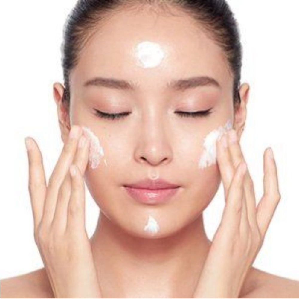 Charlotte Tilbury • Magic Cream Moisturizer - Picture 7 of 7